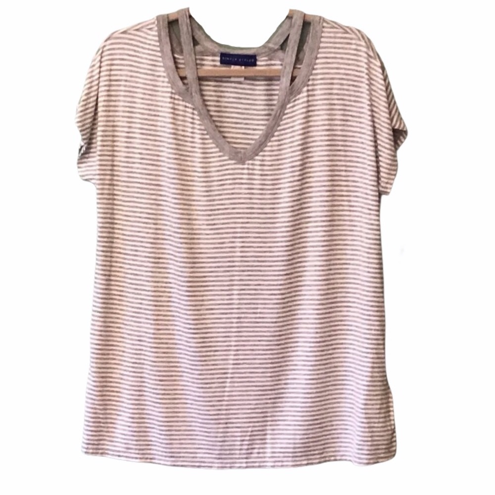 3/$18 Simply Styled short sleeve v-neck t-shirt size XL